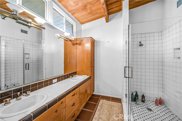 Detail Gallery Image 15 of 27 For 3830 Buena Park Dr, Studio City,  CA 91604 - 3 Beds | 3 Baths