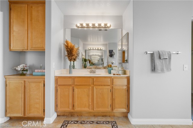 12337 Columbia Lane, Eastvale CA: https://media.crmls.org/medias/61f8fea5-9401-47d9-bdd5-6f0504c7e926.jpg