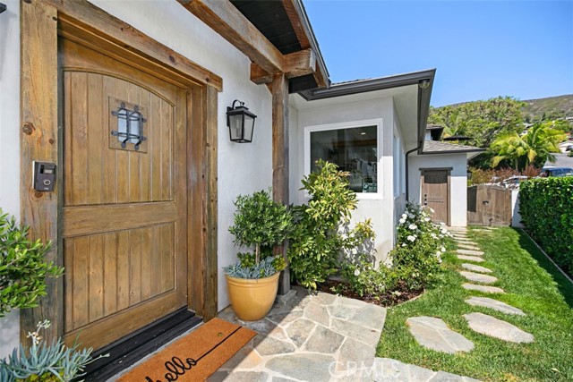 228 Ledroit Street, Laguna Beach CA: https://media.crmls.org/medias/61f987b8-7aed-409e-9d12-0da2c2522249.jpg