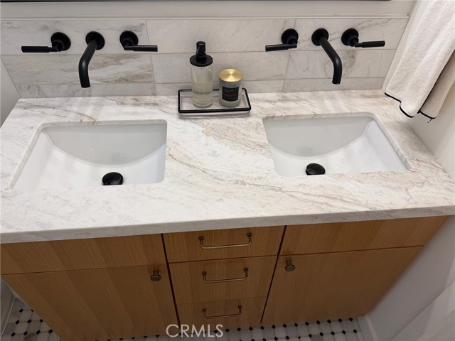 Detail Gallery Image 21 of 38 For 1401 12th #B,  Manhattan Beach,  CA 90266 - 3 Beds | 2 Baths