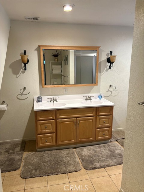 24166 Zurich Drive, Crestline CA: https://media.crmls.org/medias/61fa967c-af6b-4acb-9f74-d404e0fa6d35.jpg