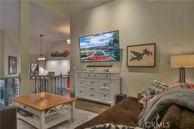 Detail Gallery Image 12 of 24 For 517 Sugar Pine Dr, Lake Arrowhead,  CA 92352 - 2 Beds | 2 Baths