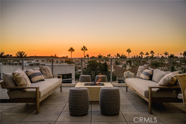 414 Main, Huntington Beach CA: https://media.crmls.org/medias/61fc2b18-facc-4e6b-ab99-4a8259a43212.jpg