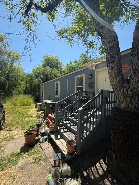 375 State 20 E Highway, Upper Lake CA: https://media.crmls.org/medias/61fc5bda-1235-4e42-9b59-f8638020d286.jpg