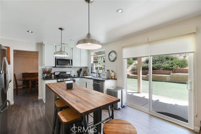 Detail Gallery Image 15 of 42 For 16322 Calle Serena, Moreno Valley,  CA 92551 - 6 Beds | 3 Baths