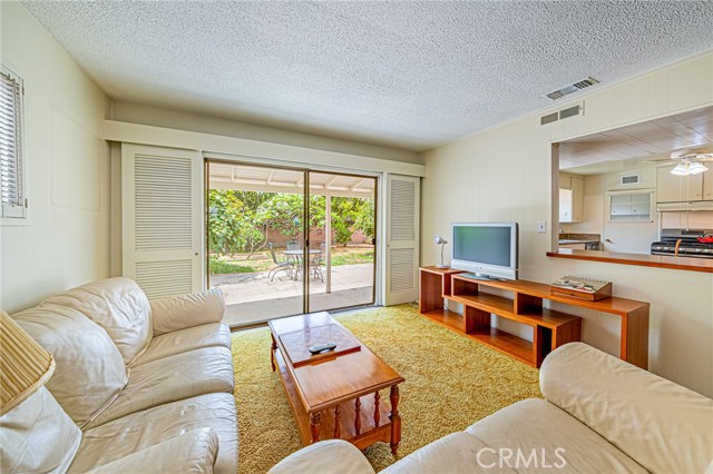 11511 Margie Lane, Garden Grove CA: https://media.crmls.org/medias/61fd2905-ba53-4319-ac92-b91f3833c108.jpg