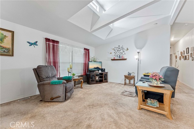 10210 Base Line Road, Rancho Cucamonga CA: https://media.crmls.org/medias/61fd3e78-32e2-44e5-8fe2-5049515207c1.jpg
