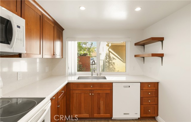 Detail Gallery Image 6 of 36 For 5136 Thorn Tree Ln, Irvine,  CA 92612 - 2 Beds | 2 Baths