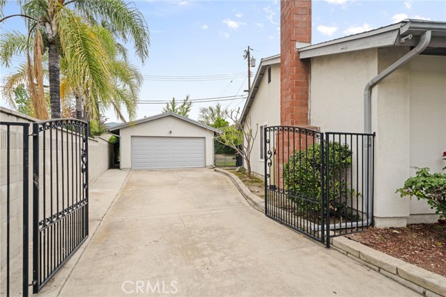 1435 E Dalton Avenue, Glendora CA: https://media.crmls.org/medias/61fe44d3-288c-4419-b308-36d9c9042aef.jpg
