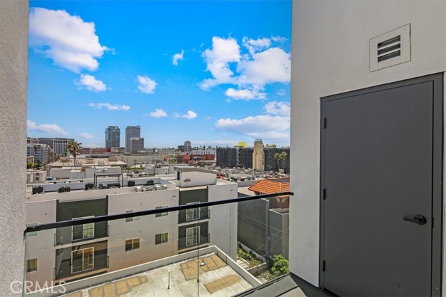 Detail Gallery Image 8 of 17 For 321 S Oxford Ave #606,  Los Angeles,  CA 90020 - 2 Beds | 2 Baths