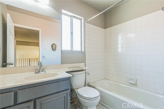 1725 Le Niche Lane, Lancaster CA: https://media.crmls.org/medias/61fed973-10cb-4cff-882a-ce7e61f7421b.jpg