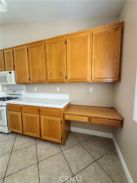 Detail Gallery Image 8 of 44 For 914 Banbury St, Hemet,  CA 92544 - 3 Beds | 2 Baths