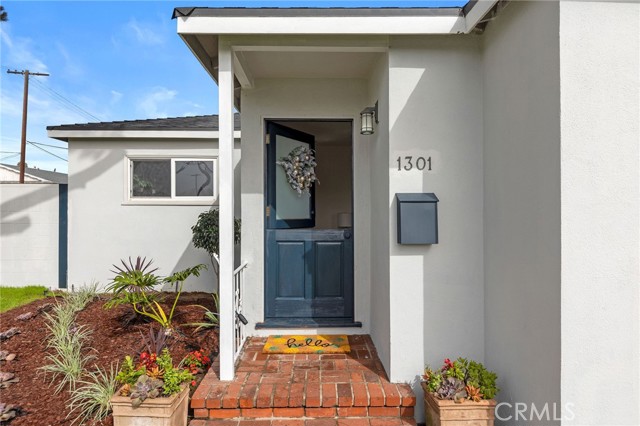 1301 11th Street, Manhattan Beach, California 90266, 3 Bedrooms Bedrooms, ,1 BathroomBathrooms,Residential,Sold,11th Street,SB21234475