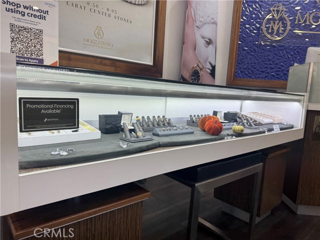 217 Stonewood Street, Downey CA: https://media.crmls.org/medias/61ffcc7e-76b0-4c26-b416-8c6b5535f2f7.jpg