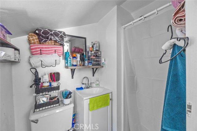 Detail Gallery Image 27 of 39 For 1709 S Townsend St, Santa Ana,  CA 92704 - 4 Beds | 2/1 Baths