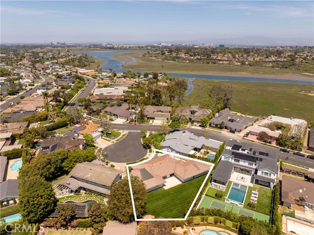 Detail Gallery Image 2 of 14 For 807 Aldebaran Cir, Newport Beach,  CA 92660 - 6 Beds | 3/1 Baths