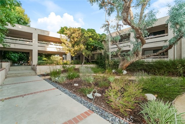 Detail Gallery Image 1 of 1 For 15231 Magnolia Bld #119,  Sherman Oaks,  CA 91403 - 2 Beds | 2 Baths