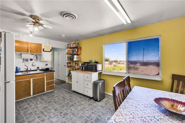 Detail Gallery Image 9 of 38 For 4805 Avenida La Mirada, Joshua Tree,  CA 92252 - 3 Beds | 2 Baths