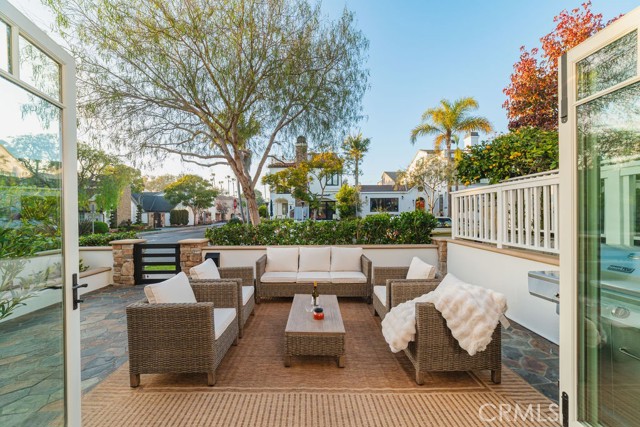 Detail Gallery Image 6 of 38 For 700 Acacia Ave a,  Corona Del Mar,  CA 92625 - 3 Beds | 3/1 Baths