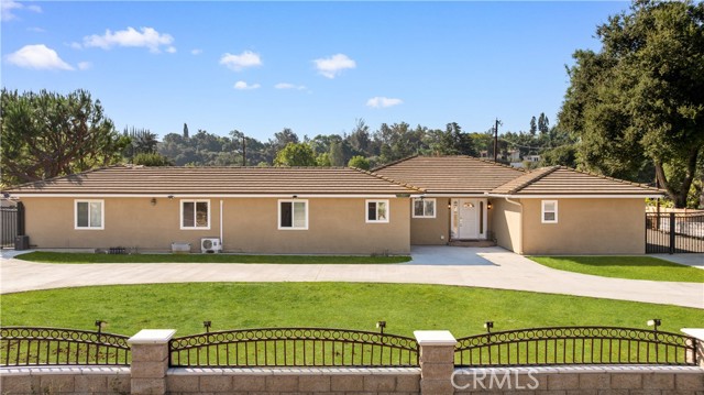 700 S Chaparro Road, Covina CA: https://media.crmls.org/medias/6204b2e9-6b9c-420a-98f6-6a3e94de760e.jpg