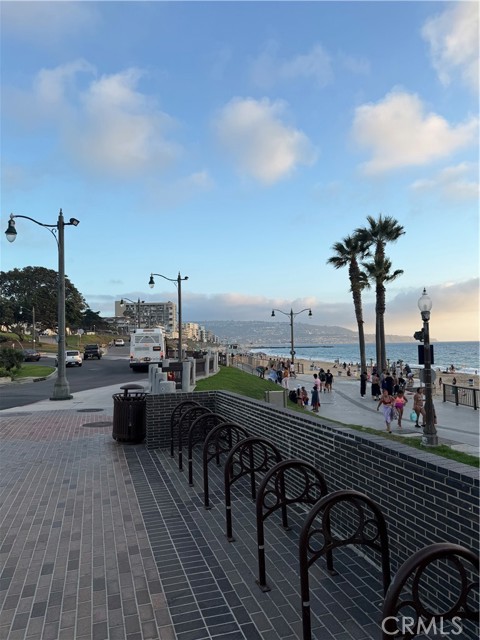 Redondo Beach and its oceanfront walkway are a short walk from 412 Miramar Drive. Perfect for a beach stroll or walking the dog.