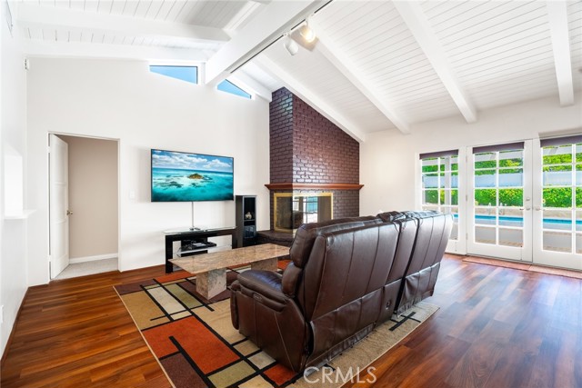 Detail Gallery Image 13 of 44 For 900 N California St, Burbank,  CA 91505 - 3 Beds | 2 Baths