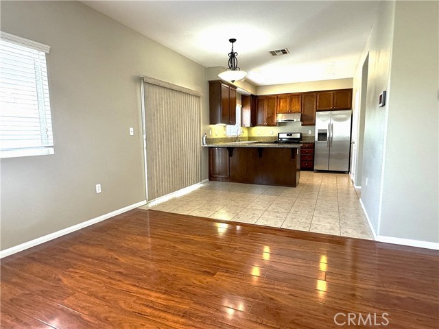 Detail Gallery Image 12 of 15 For 1095 S Reservoir St, Pomona,  CA 91766 - 4 Beds | 2/1 Baths