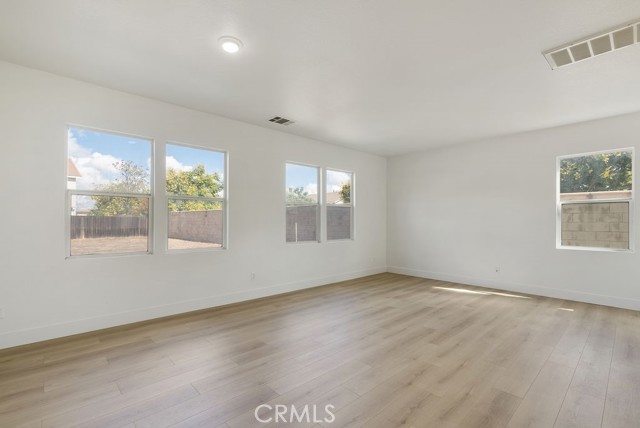 Detail Gallery Image 10 of 56 For 19068 Clover, Riverside,  CA 92508 - 4 Beds | 2/1 Baths