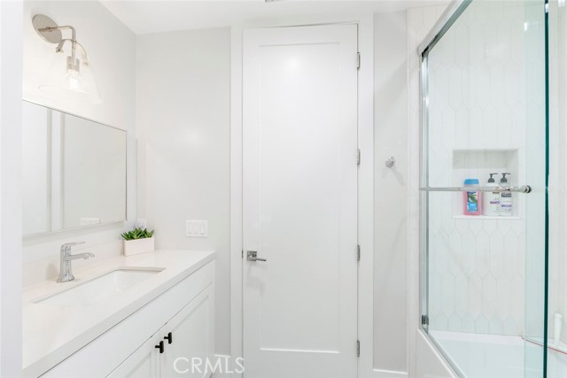 417 E Bay, Newport Beach CA: https://media.crmls.org/medias/62073165-fd7b-44e2-9dad-d2f949de2ce1.jpg