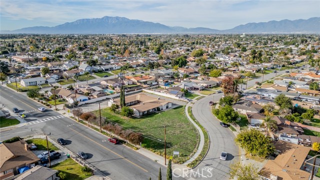 711 W C, Colton CA: https://media.crmls.org/medias/62076542-daed-4f32-96fa-cf1403a44eb2.jpg