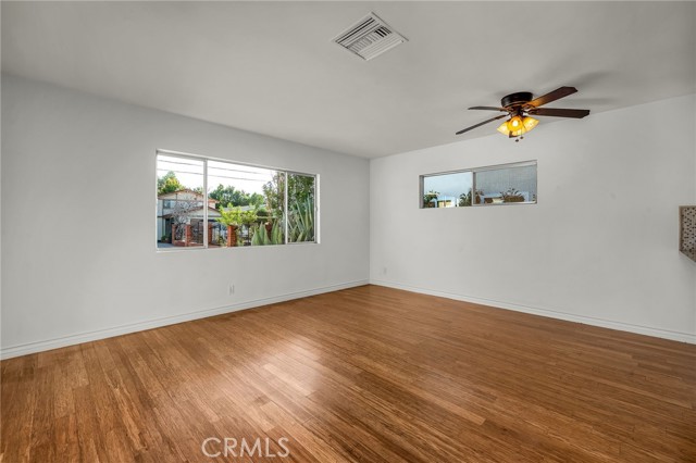 Detail Gallery Image 14 of 52 For 18419 Linnet, Tarzana,  CA 91356 - 3 Beds | 3 Baths