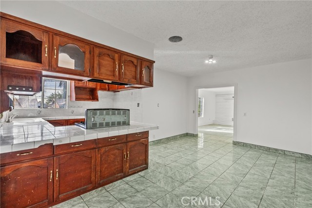 Detail Gallery Image 17 of 58 For 12924 Sproule, Sylmar,  CA 91342 - 4 Beds | 3 Baths