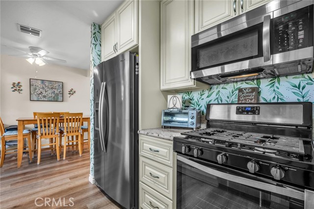 Detail Gallery Image 8 of 21 For 6440 Marquette #D,  Moorpark,  CA 93021 - 3 Beds | 1/1 Baths