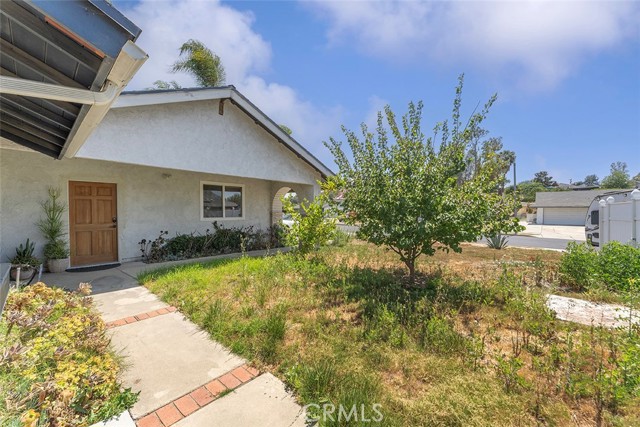 3794 Whirlaway Ln, Chino Hills CA: https://media.crmls.org/medias/62095a01-3d82-4b0b-9b9e-e72ee34cfb62.jpg