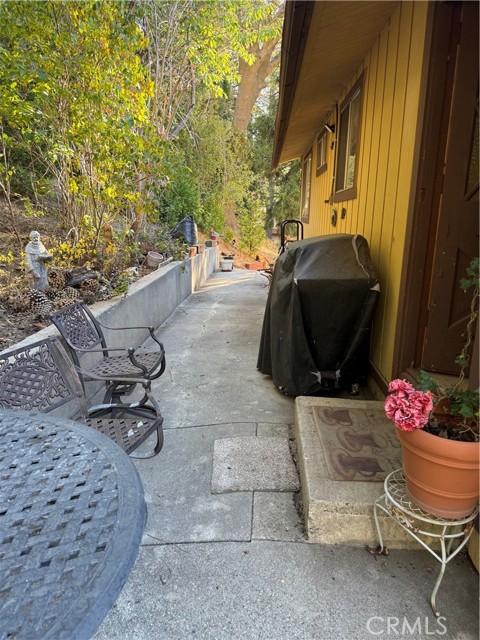23764 Zuger Drive, Crestline, CA 92325