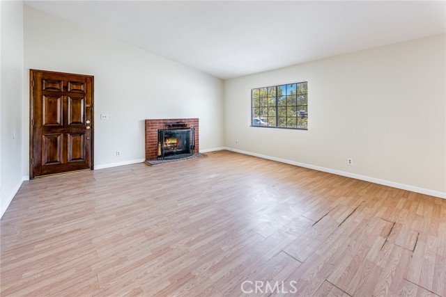 Detail Gallery Image 4 of 15 For 5546 Mclennan, Encino,  CA 91436 - 3 Beds | 2 Baths