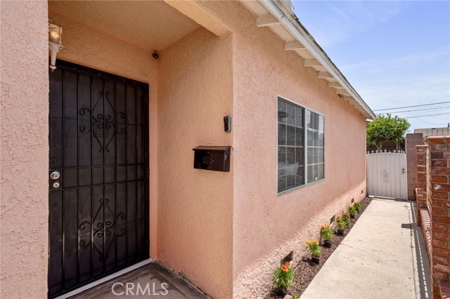 1124 W 123rd Street, Los Angeles CA: https://media.crmls.org/medias/620bca98-d008-43d2-a44e-cc2d9e76ab47.jpg