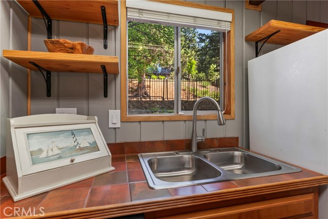 Detail Gallery Image 9 of 47 For 31115 Valley Oak Dr, Running Springs,  CA 92382 - 4 Beds | 2/1 Baths