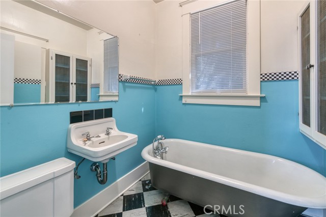 Detail Gallery Image 18 of 61 For 605 E Home Ave, Fresno,  CA 93728 - 5 Beds | 4/1 Baths