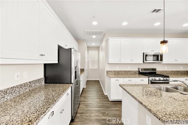 36432 Chervil Court, Lake Elsinore CA: https://media.crmls.org/medias/620ca8b9-7969-48db-a0be-eb5856f46949.jpg