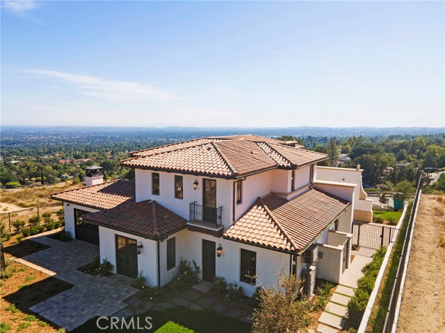 9 Nathaniel Terrace, Sierra Madre CA: https://media.crmls.org/medias/620cf028-2a4e-4e34-a3ec-5e0f72743a12.jpg