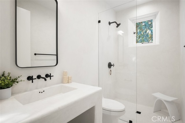 27405 Pacific Coast Highway, Malibu CA: https://media.crmls.org/medias/620d0246-e364-40e4-9ec6-ec15d6567376.jpg