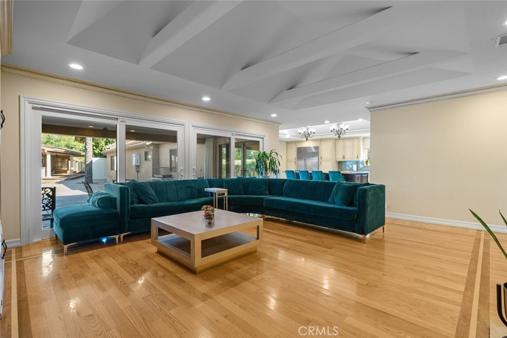 https://media.crmls.org/medias/620d1493-58a1-460d-8712-cfc931714459.jpg?preset=X-Large
