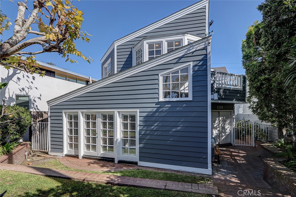 2208 Grandview Avenue