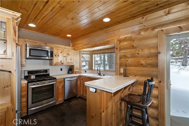 Detail Gallery Image 17 of 50 For 43442 Bow Canyon, Big Bear Lake,  CA 92315 - 3 Beds | 2 Baths