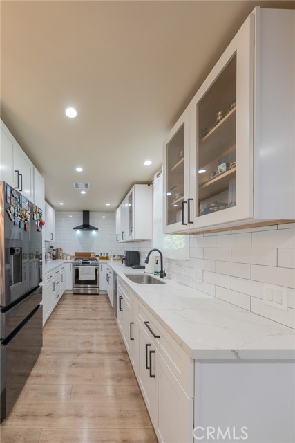 9720 Hayvenhurst photo 15