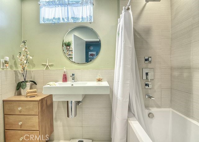 Detail Gallery Image 4 of 5 For 5901 Seashore Dr, Newport Beach,  CA 92663 - 2 Beds | 1 Baths