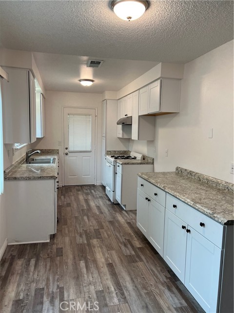 Detail Gallery Image 3 of 16 For 11764 Sutter Ave, Yucaipa,  CA 92399 - 5 Beds | 4 Baths