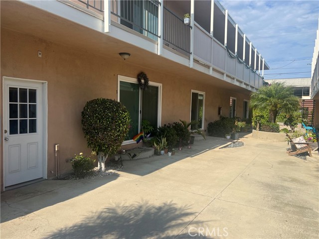 Image 8 of 13 For 218 Lomita  
