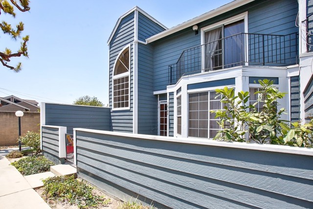14786 Pioneer Blvd, Norwalk CA: https://media.crmls.org/medias/6210e170-d5c9-4a4e-9bb3-80028d81c6fa.jpg